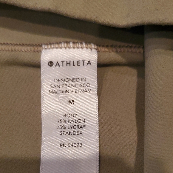 Athleta Light Olive Green Cropped Leggings. Size M - Picture 6 of 6